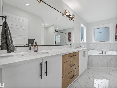4621 170A Avenue Nw, Edmonton, AB - Indoor Photo Showing Bathroom