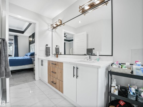 4621 170A Avenue Nw, Edmonton, AB - Indoor Photo Showing Bathroom