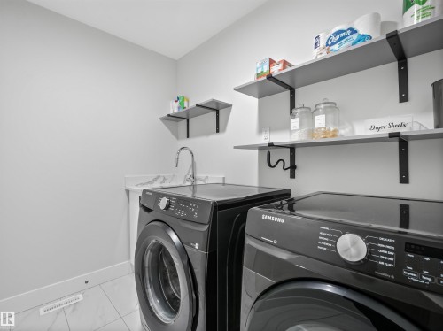 4621 170A Avenue Nw, Edmonton, AB - Indoor Photo Showing Laundry Room