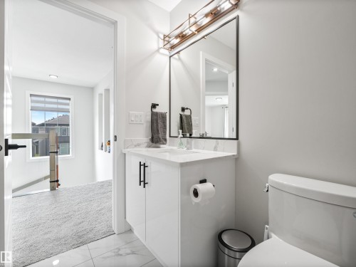 4621 170A Avenue Nw, Edmonton, AB - Indoor Photo Showing Bathroom