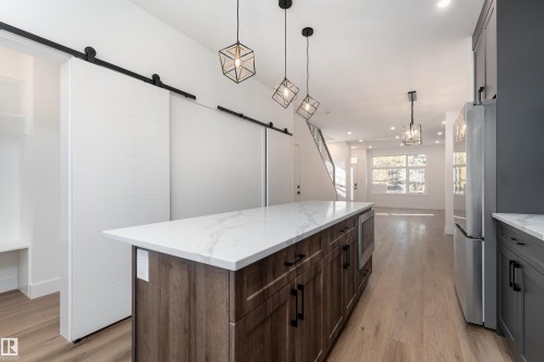12031 124 Street Nw, Edmonton, AB - Indoor Photo Showing Kitchen