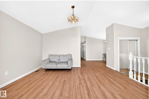9518 106 Avenue Nw, Edmonton, AB - Indoor Photo Showing Other Room