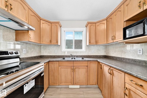 9518 106 Avenue Nw, Edmonton, AB - Indoor Photo Showing Kitchen With Double Sink