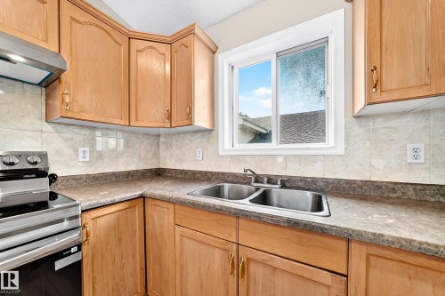 9518 106 Avenue Nw, Edmonton, AB - Indoor Photo Showing Kitchen With Double Sink