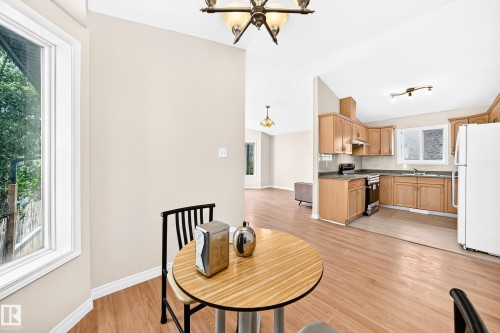 9518 106 Avenue Nw, Edmonton, AB - Indoor