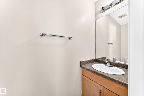 9518 106 Avenue Nw, Edmonton, AB - Indoor Photo Showing Bathroom