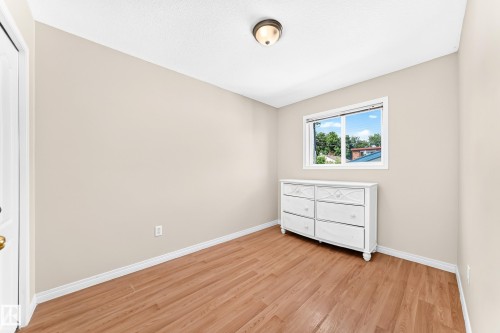 9518 106 Avenue Nw, Edmonton, AB - Indoor Photo Showing Other Room