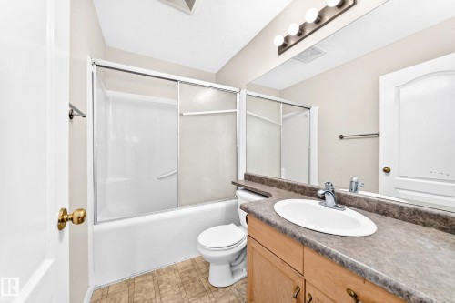 9518 106 Avenue Nw, Edmonton, AB - Indoor Photo Showing Bathroom