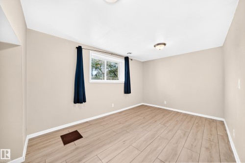 9518 106 Avenue Nw, Edmonton, AB - Indoor Photo Showing Other Room