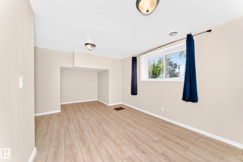 9518 106 Avenue Nw, Edmonton, AB - Indoor Photo Showing Other Room