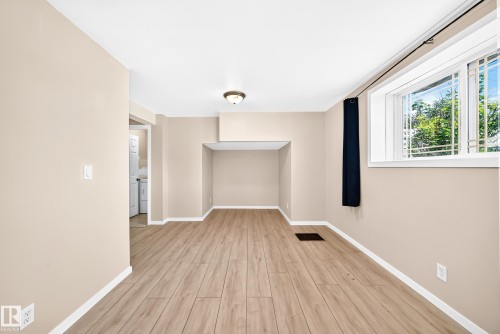 9518 106 Avenue Nw, Edmonton, AB - Indoor Photo Showing Other Room