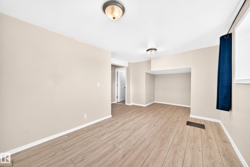 9518 106 Avenue Nw, Edmonton, AB - Indoor Photo Showing Other Room