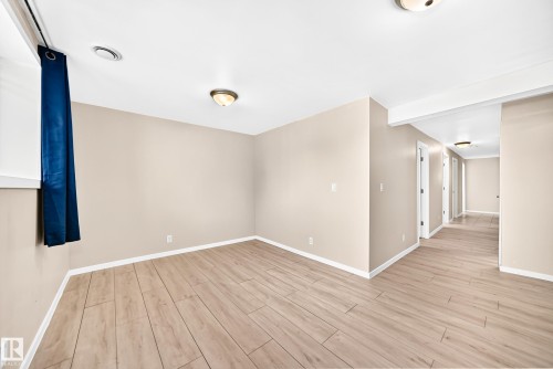 9518 106 Avenue Nw, Edmonton, AB - Indoor Photo Showing Other Room