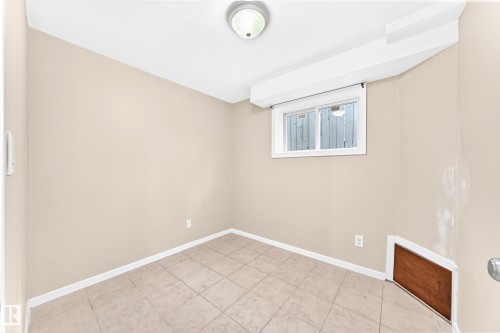 9518 106 Avenue Nw, Edmonton, AB - Indoor Photo Showing Other Room