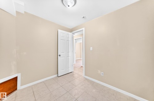 9518 106 Avenue Nw, Edmonton, AB - Indoor Photo Showing Other Room