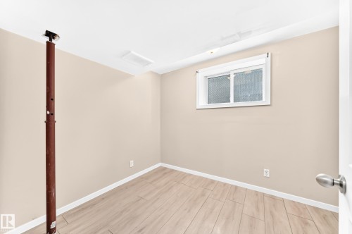 9518 106 Avenue Nw, Edmonton, AB - Indoor Photo Showing Other Room