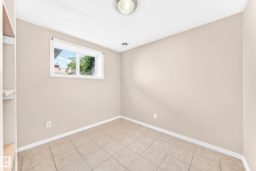 9518 106 Avenue Nw, Edmonton, AB - Indoor Photo Showing Other Room
