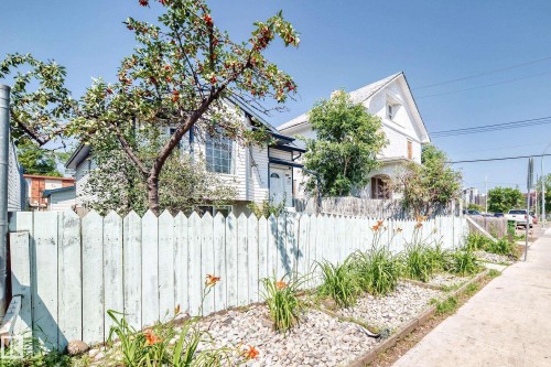 9518 106 Avenue Nw, Edmonton, AB - Outdoor