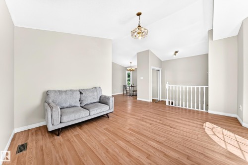 9518 106 Avenue Nw, Edmonton, AB - Indoor Photo Showing Other Room