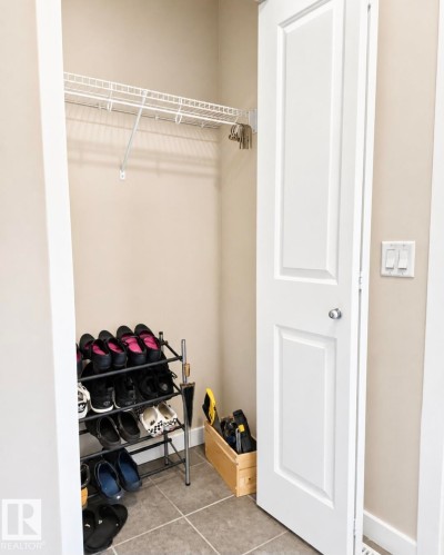 Image quality insufficient for description - 5135 1A Avenue Sw, Edmonton, AB - Indoor With Storage