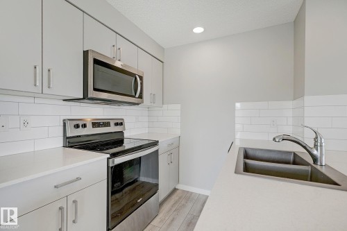 #20 1530 Tamarack Boulevard Nw, Edmonton, AB - Indoor Photo Showing Kitchen With Double Sink With Upgraded Kitchen