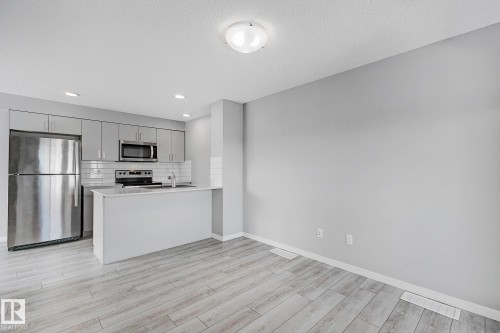 #20 1530 Tamarack Boulevard Nw, Edmonton, AB - Indoor Photo Showing Kitchen