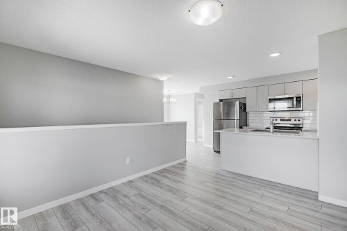 #20 1530 Tamarack Boulevard Nw, Edmonton, AB - Indoor Photo Showing Kitchen