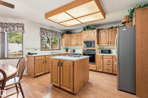 Kitchen - 4108 Ramsay Road Nw, Edmonton, AB - Indoor Photo Showing Kitchen