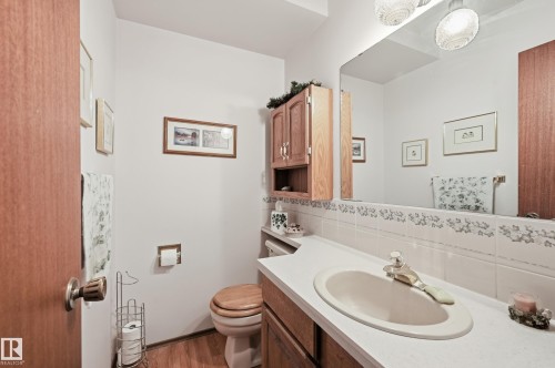 Bathroom - 4108 Ramsay Road Nw, Edmonton, AB - Indoor Photo Showing Bathroom