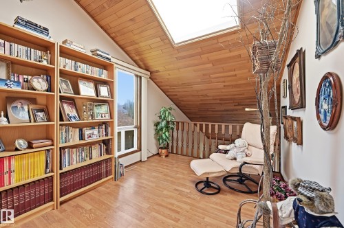 Sitting room - 4108 Ramsay Road Nw, Edmonton, AB - Indoor