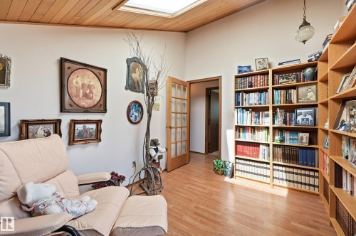 Sitting room - 4108 Ramsay Road Nw, Edmonton, AB - Indoor