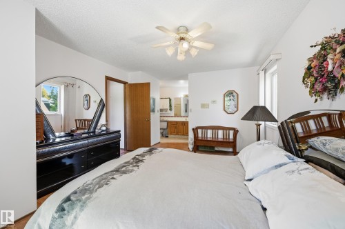 Bedroom - 4108 Ramsay Road Nw, Edmonton, AB - Indoor Photo Showing Bedroom
