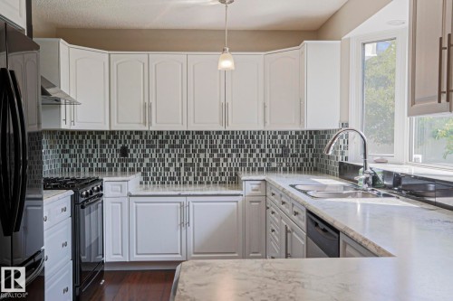 4309 42 Street, Leduc, AB - Indoor Photo Showing Kitchen With Double Sink With Upgraded Kitchen