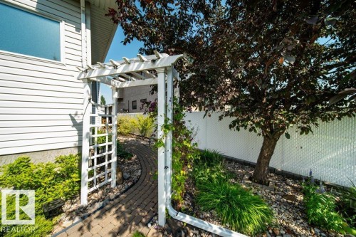16103 72 Street Nw, Edmonton, AB - Outdoor
