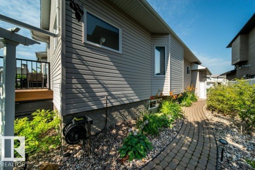 16103 72 Street Nw, Edmonton, AB - Outdoor