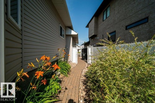16103 72 Street Nw, Edmonton, AB - Outdoor