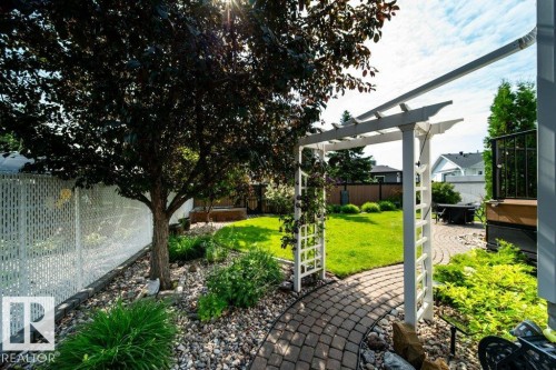 16103 72 Street Nw, Edmonton, AB - Outdoor