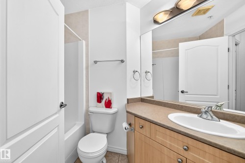 #105 9938 104 St Nw, Edmonton, AB - Indoor Photo Showing Bathroom