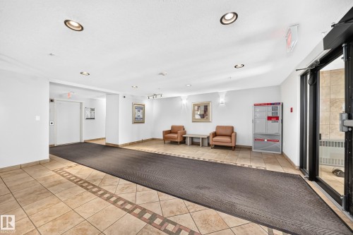 #105 9938 104 St Nw, Edmonton, AB - Indoor Photo Showing Other Room