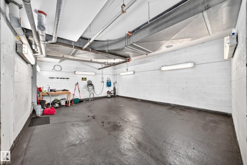 #105 9938 104 St Nw, Edmonton, AB - Indoor Photo Showing Garage