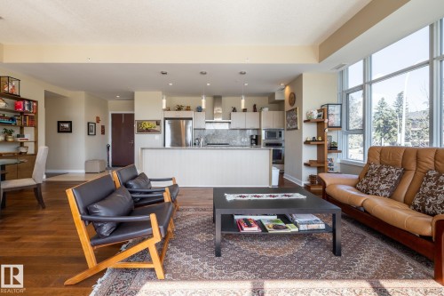 #S113 2504 109 St Nw, Edmonton, AB - Indoor Photo Showing Living Room