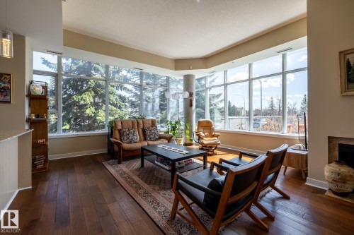 #S113 2504 109 St Nw, Edmonton, AB - Indoor Photo Showing Living Room