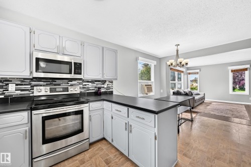 3615 10 Avenue Nw, Edmonton, AB - Indoor Photo Showing Kitchen