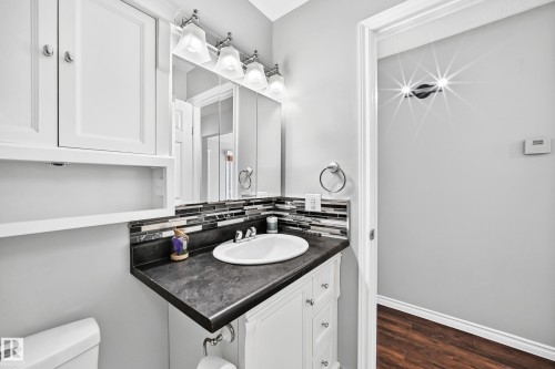 3615 10 Avenue Nw, Edmonton, AB - Indoor Photo Showing Bathroom