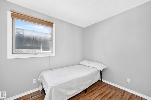 3615 10 Avenue Nw, Edmonton, AB - Indoor Photo Showing Bedroom