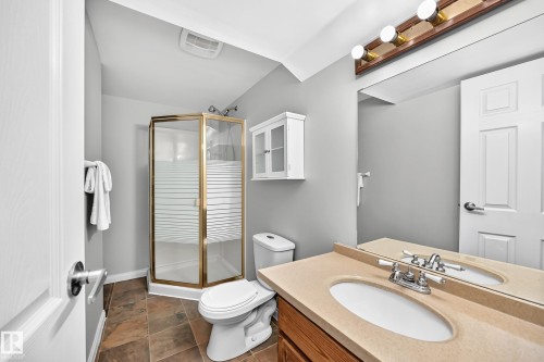 3615 10 Avenue Nw, Edmonton, AB - Indoor Photo Showing Bathroom