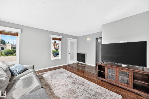 3615 10 Avenue Nw, Edmonton, AB - Indoor Photo Showing Living Room