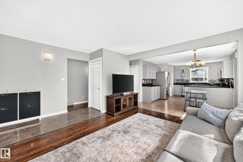3615 10 Avenue Nw, Edmonton, AB - Indoor Photo Showing Living Room