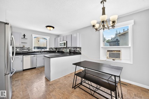 3615 10 Avenue Nw, Edmonton, AB - Indoor Photo Showing Kitchen With Upgraded Kitchen