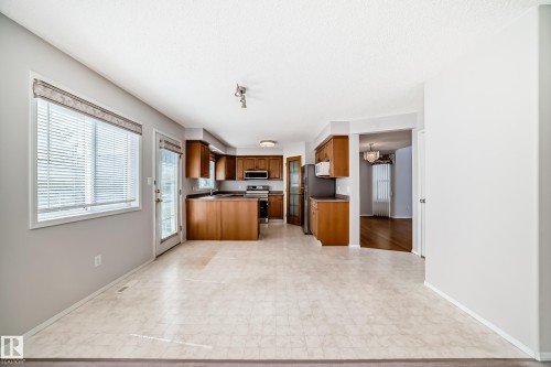 4319 39 Avenue Nw, Edmonton, AB - Indoor Photo Showing Kitchen